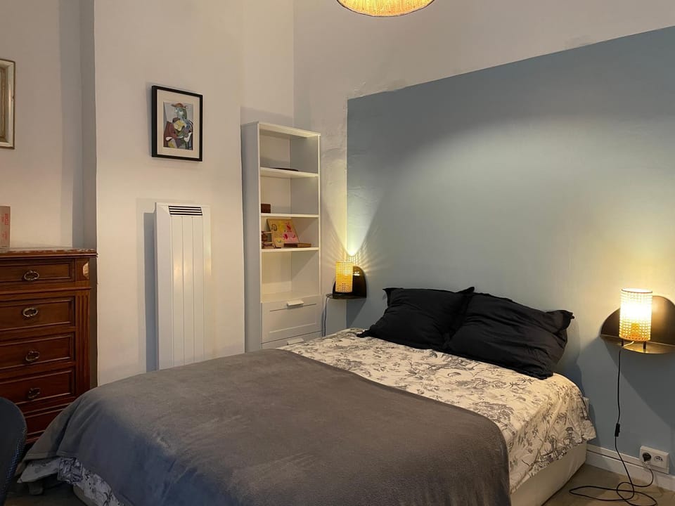 Bed, Photo of the whole room, Bedroom