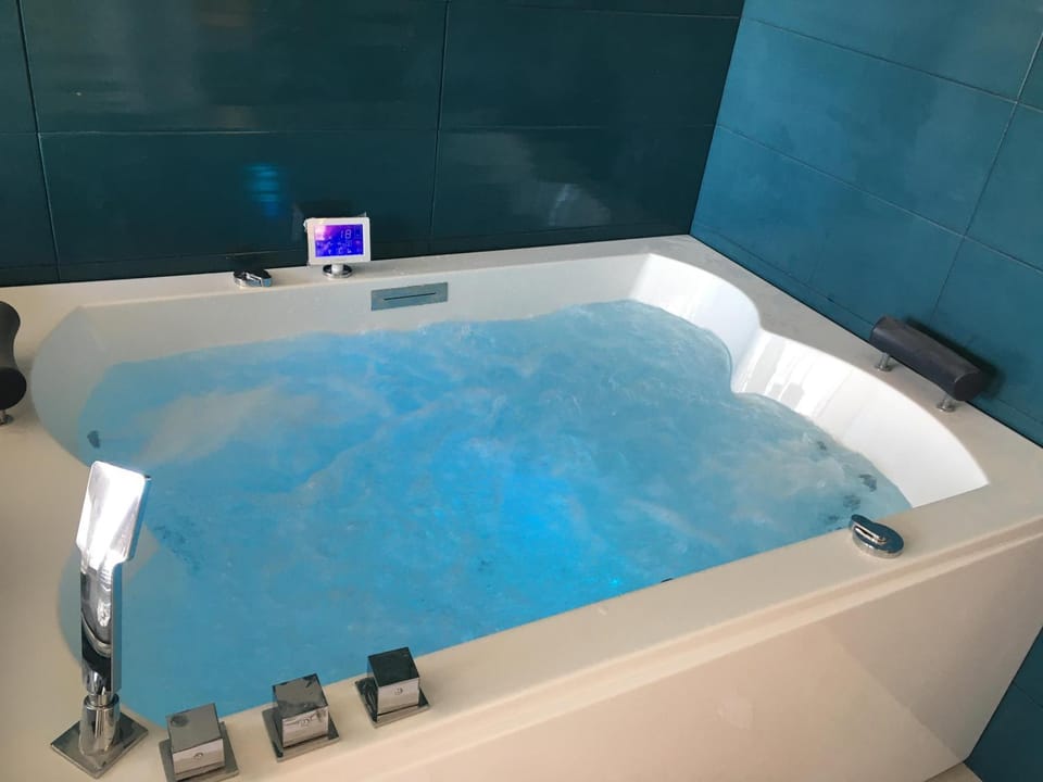 Hot Tub, Spa and wellness centre/facilities