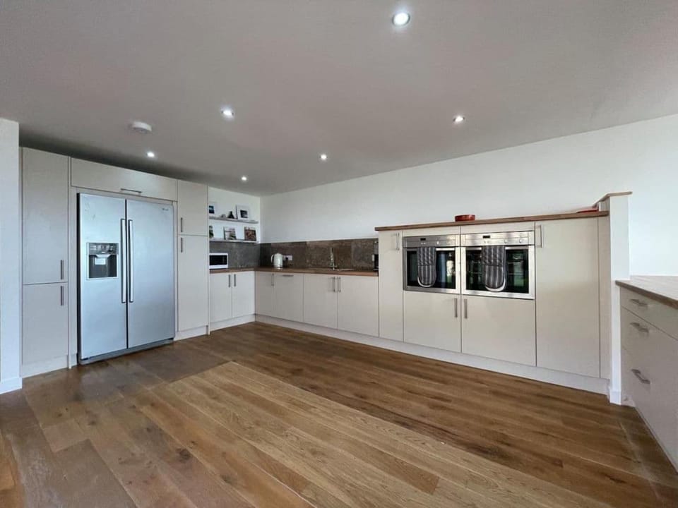 Kitchen or kitchenette, stove, kitchen