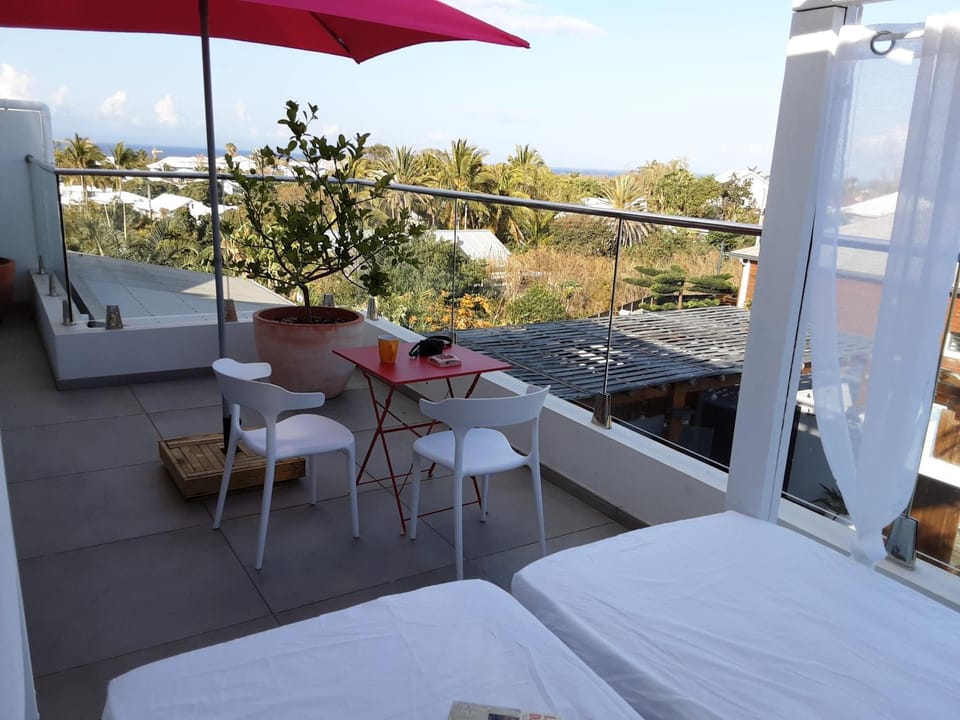 Maison TONGA piscine chambre de luxe Bed and Breakfast in Réunion