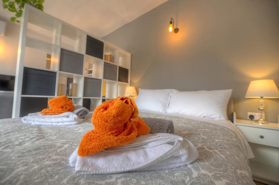 First floor studio apartment seconds from Balluta Bay IPAP1-1 Apartment in Sliema