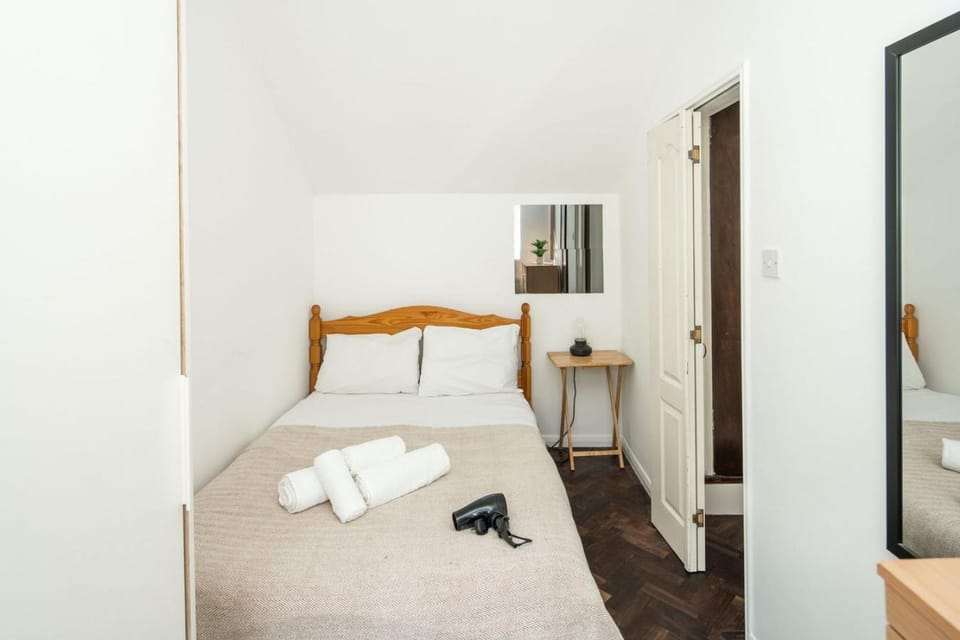 Quirky & Cosy 2BD Mews Flat in Paddington House in City of Westminster