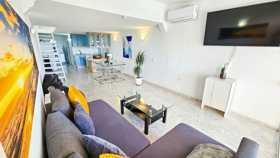 Dúplex con vistas al mar,cerca de playa y puerto Apartment in Costa del Sol