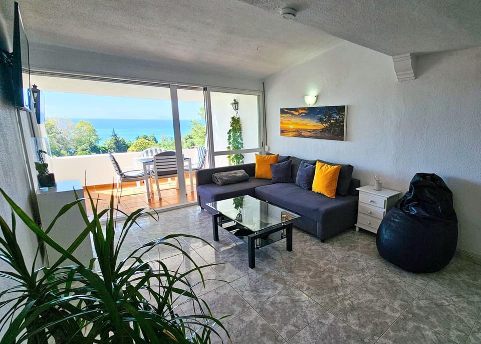 Dúplex con vistas al mar,cerca de playa y puerto Apartment in Costa del Sol