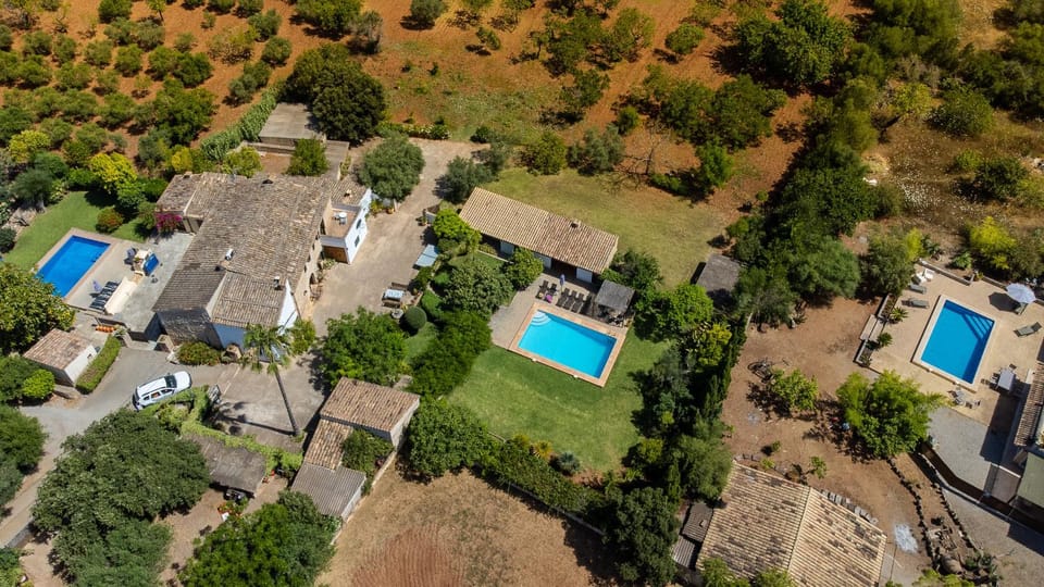 Property building, Bird's eye view, Swimming pool