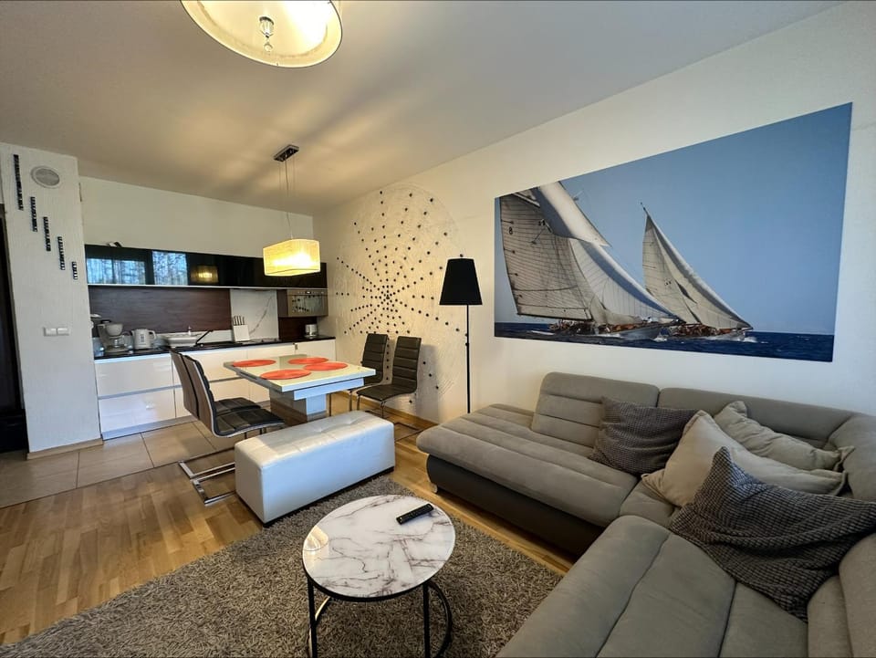 Kitchen or kitchenette, Seating area