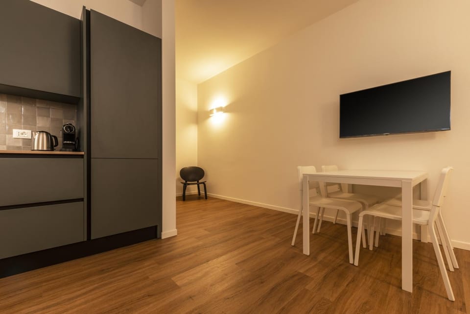 TV and multimedia, Living room, Seating area, Dining area, kitchen