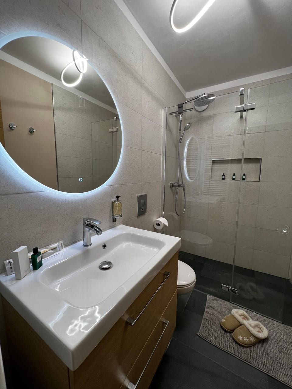Shower, Toilet, Bathroom, Spa and wellness centre/facilities