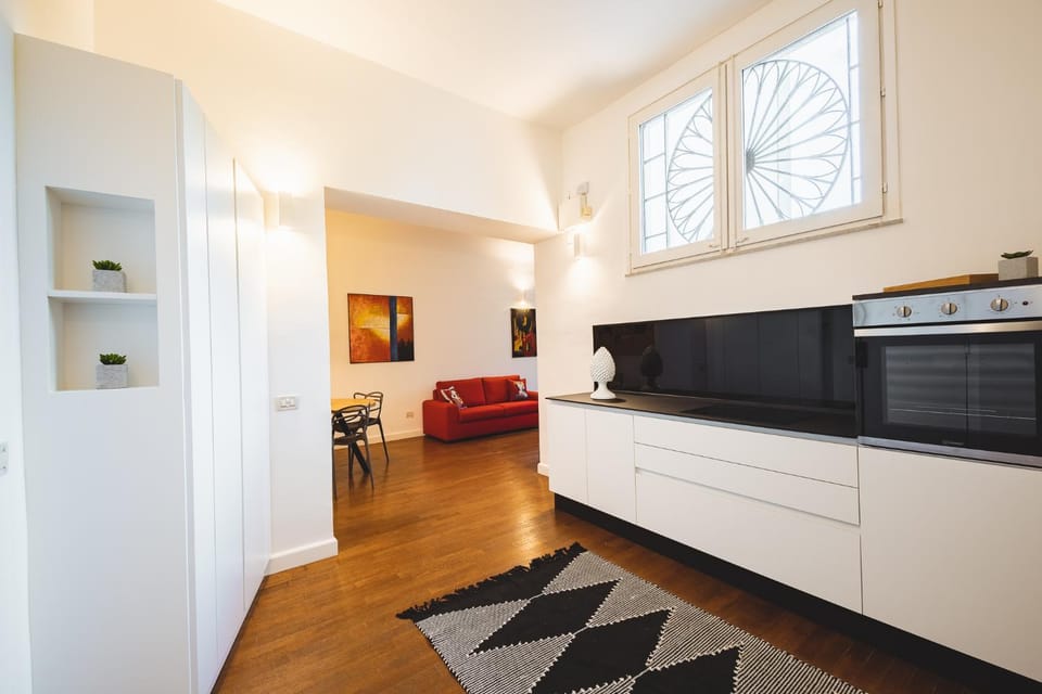 Kitchen or kitchenette, Seating area, stove