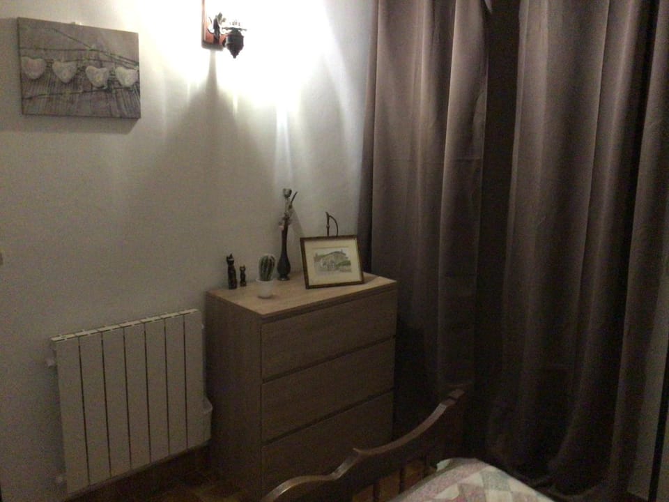 Bedroom, internet