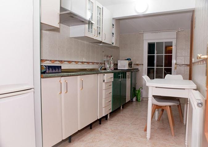 Kitchen or kitchenette, Dining area, dishwasher, minibar, oven, pet friendly, stove