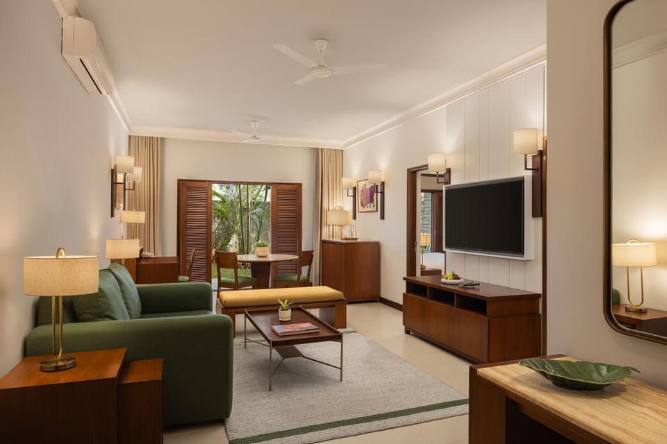 TV and multimedia, Living room, Photo of the whole room, Seating area, Evening entertainment