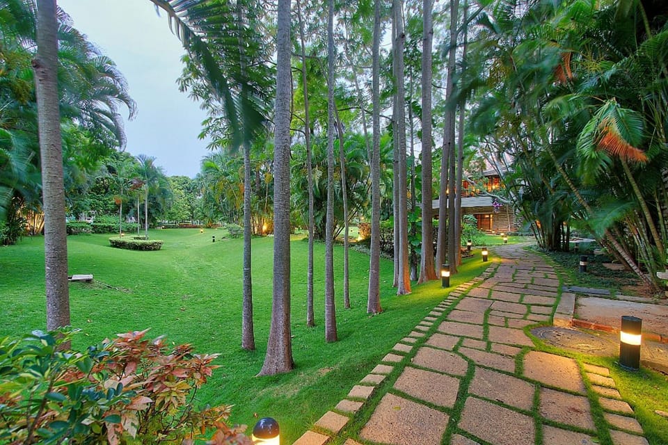 Facade/entrance, Garden
