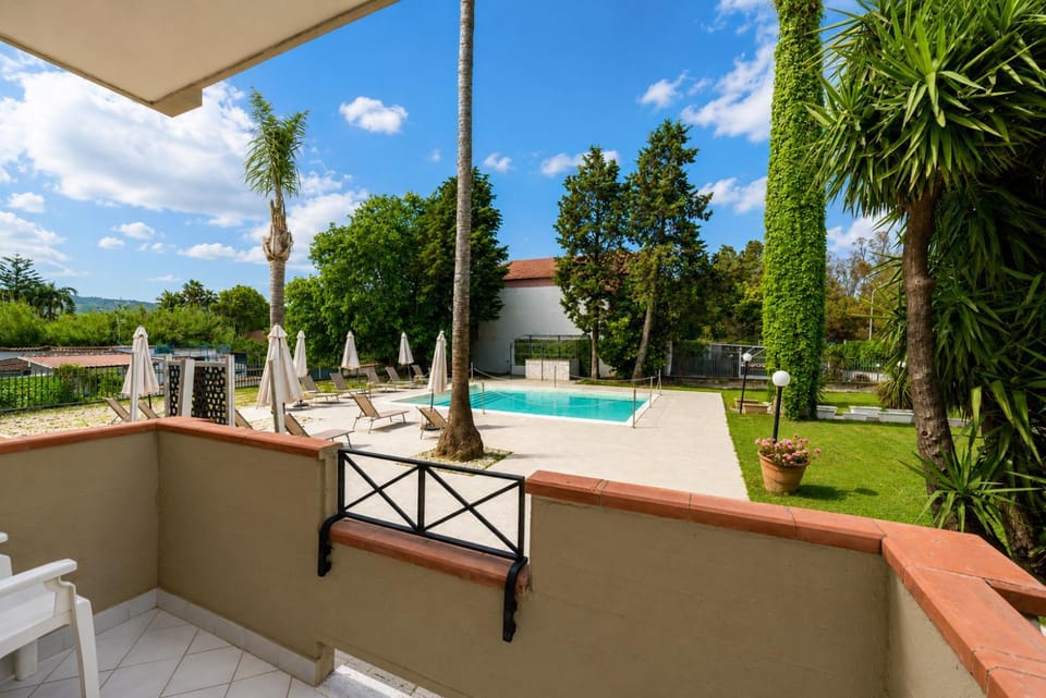 Day, Natural landscape, Garden, Balcony/Terrace, Pool view, Swimming pool