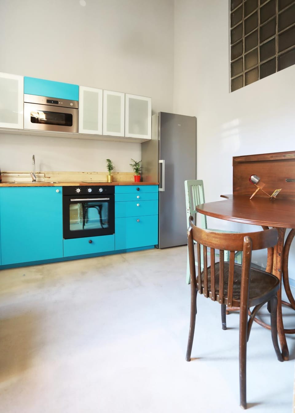 Kitchen or kitchenette, Dining area, dishwasher, minibar, pet friendly, Internal: Not applicable to any particular room