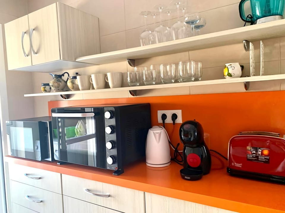 Coffee/tea facilities, toaster