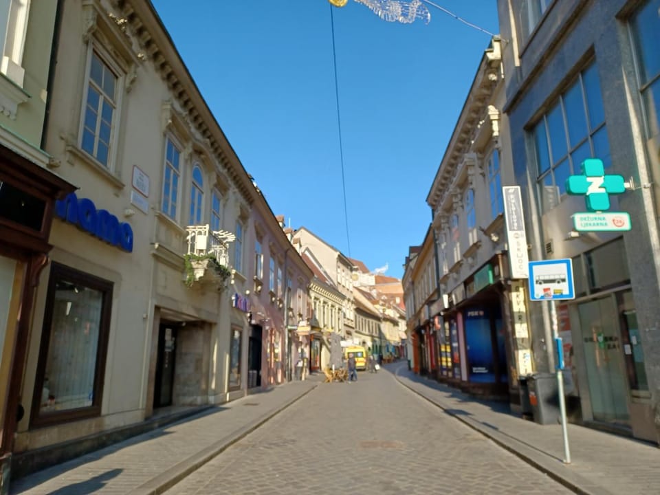 Property building, Neighbourhood