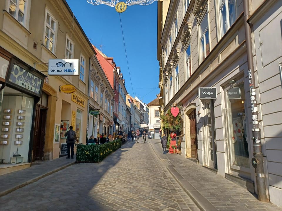 Neighbourhood, Landmark view