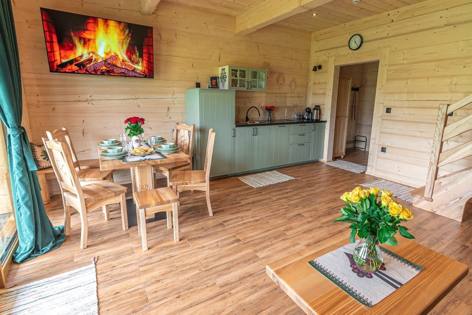 TV and multimedia, Kitchen or kitchenette, Dining area, stove