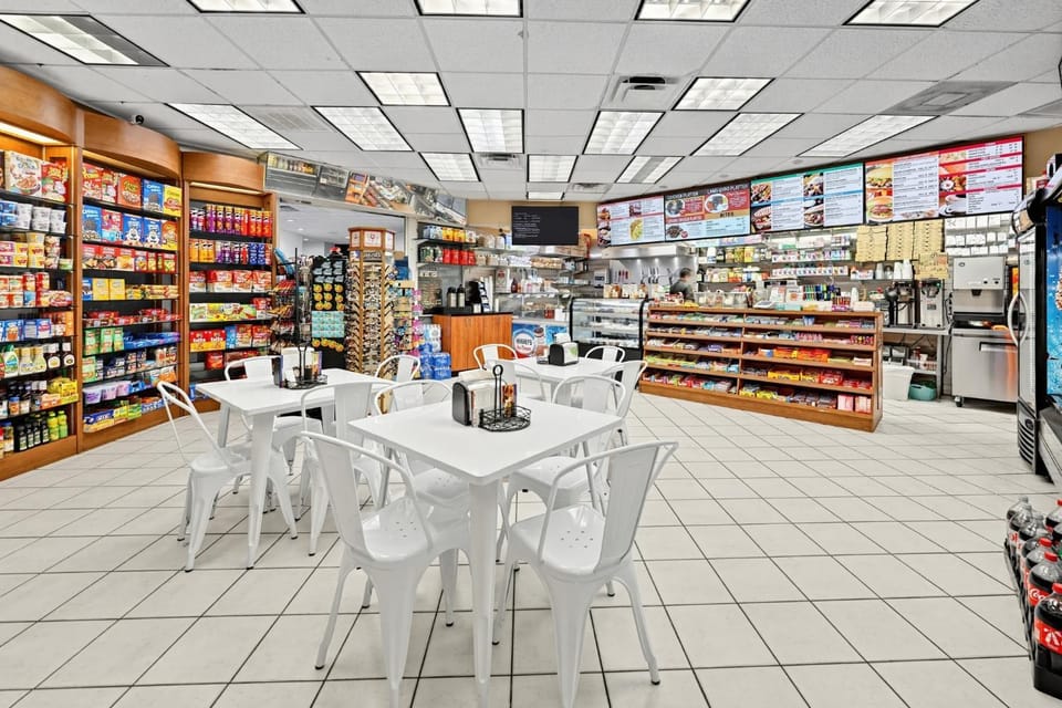 Supermarket/grocery shop
