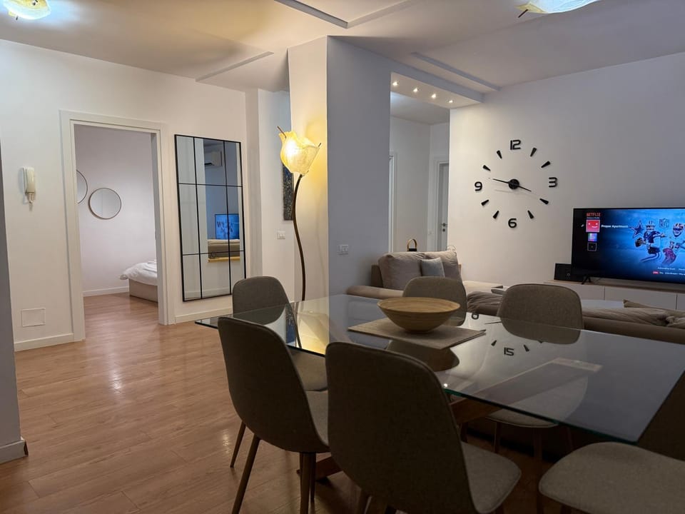 TV and multimedia, Seating area, Dining area
