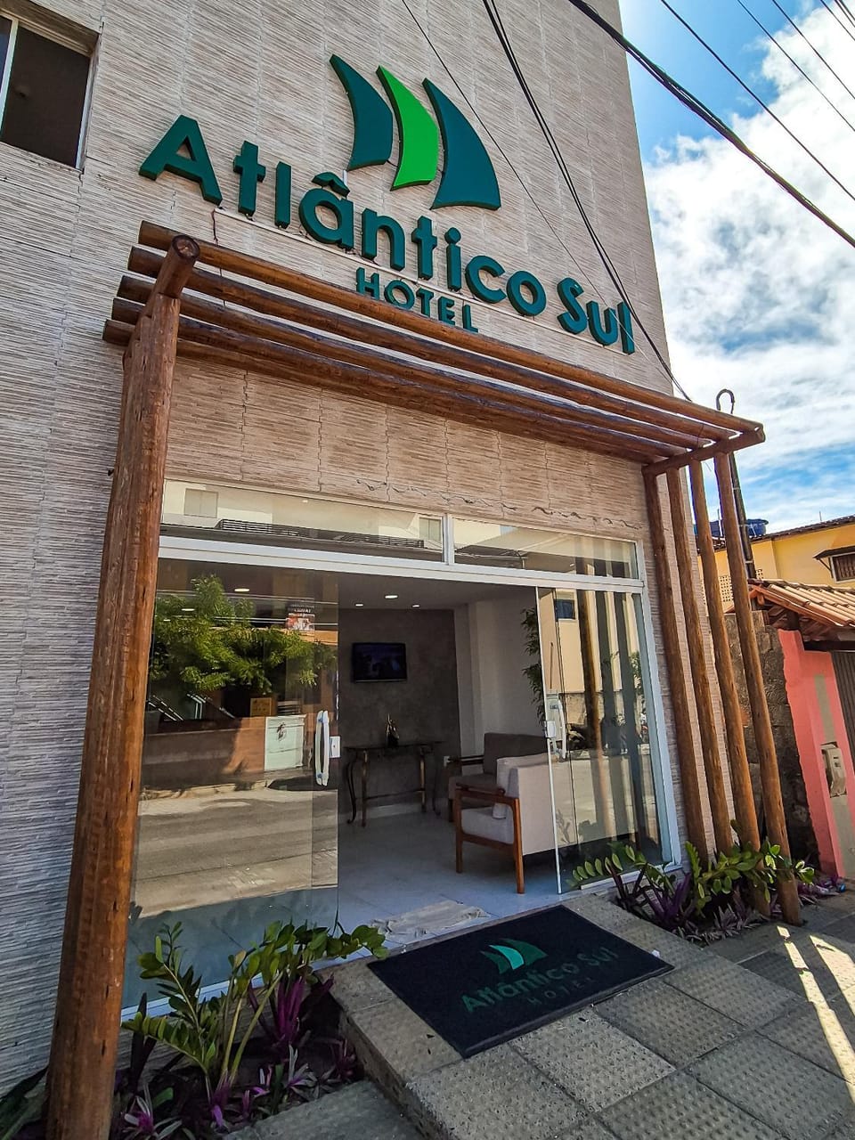 Facade/entrance