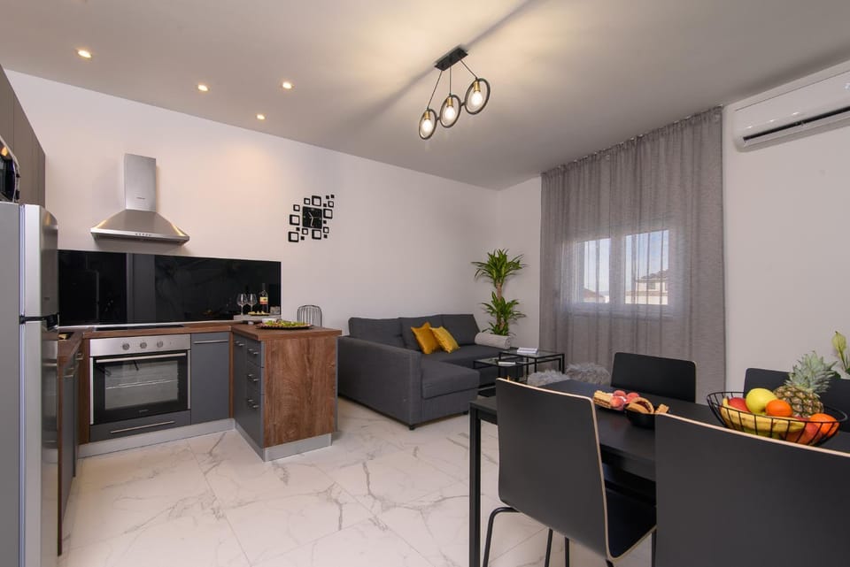 Kitchen or kitchenette, Living room, Dining area, minibar