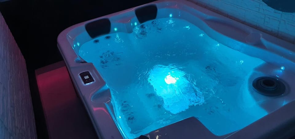 Hot Tub, Hot Tub