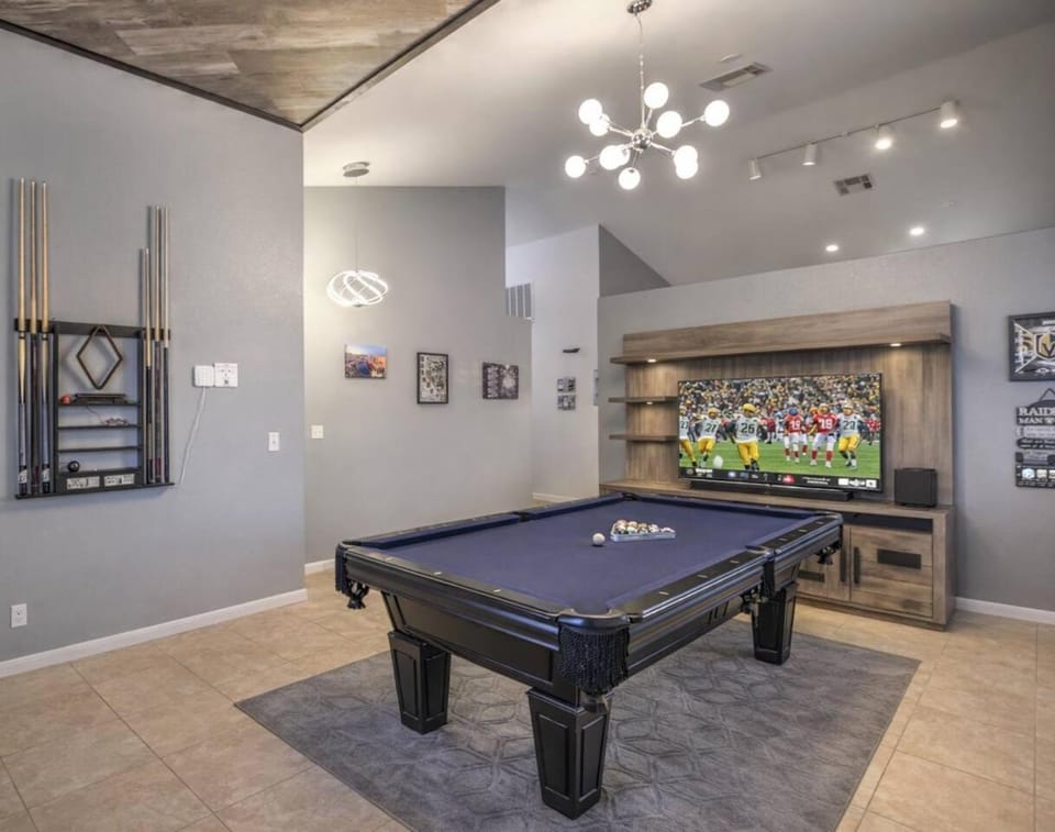 Family Fun for Everyone in Las Vegas- 4 Bedrooms, Billiards, Game Room House in Henderson