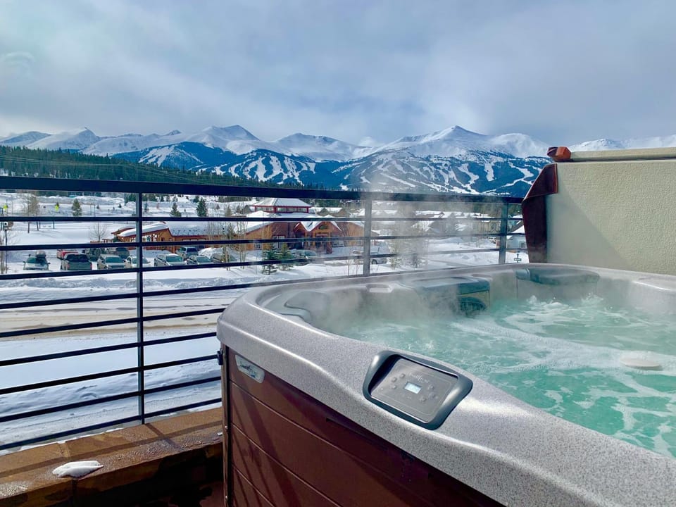 Panorama of entire Breck Resort, steps from FREE shuttle, unbeatable patio and amenities!! House in Breckenridge