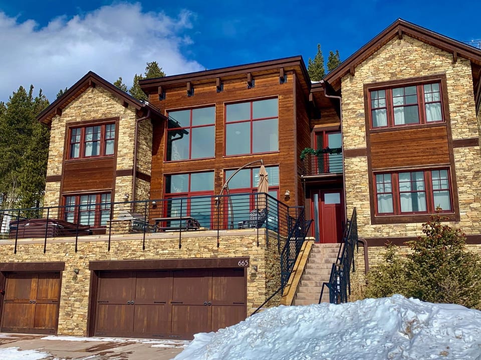 Panorama of entire Breck Resort, steps from FREE shuttle, unbeatable patio and amenities!! House in Breckenridge