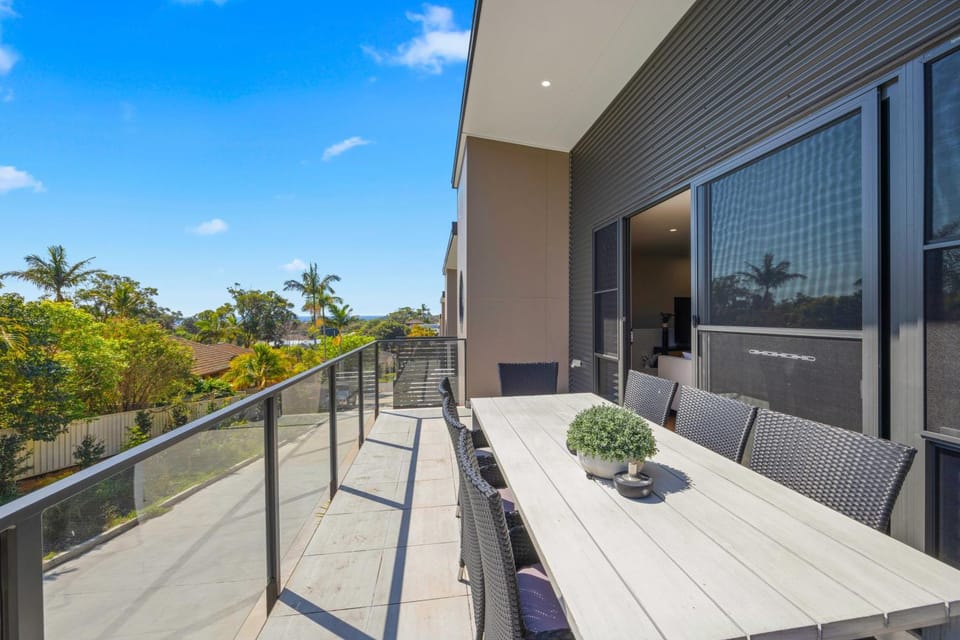 View (from property/room), Balcony/Terrace, Sea view, Entertainment