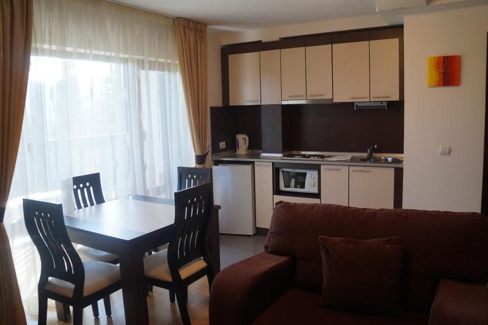 Balcony/Terrace, Kitchen or kitchenette, Living room, Dining area