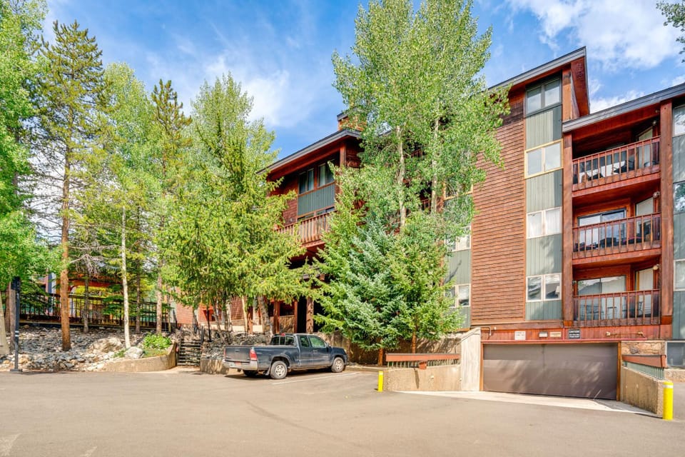 Steps to Chairlift: Breckenridge Condo w/ Hot Tubs House in Breckenridge