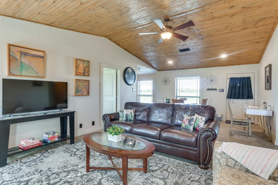 Ranch Getaway with Pool and Horse Stall Access! House in Oklahoma