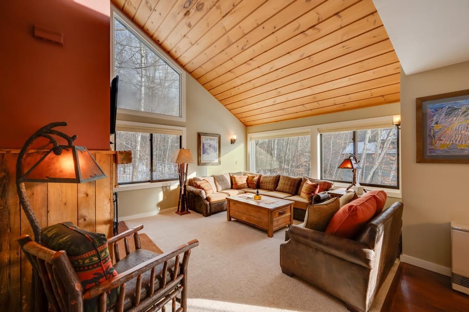 Lincoln Condo w/ Balcony & View < 2 Mi to Loon Mtn House in Lincoln