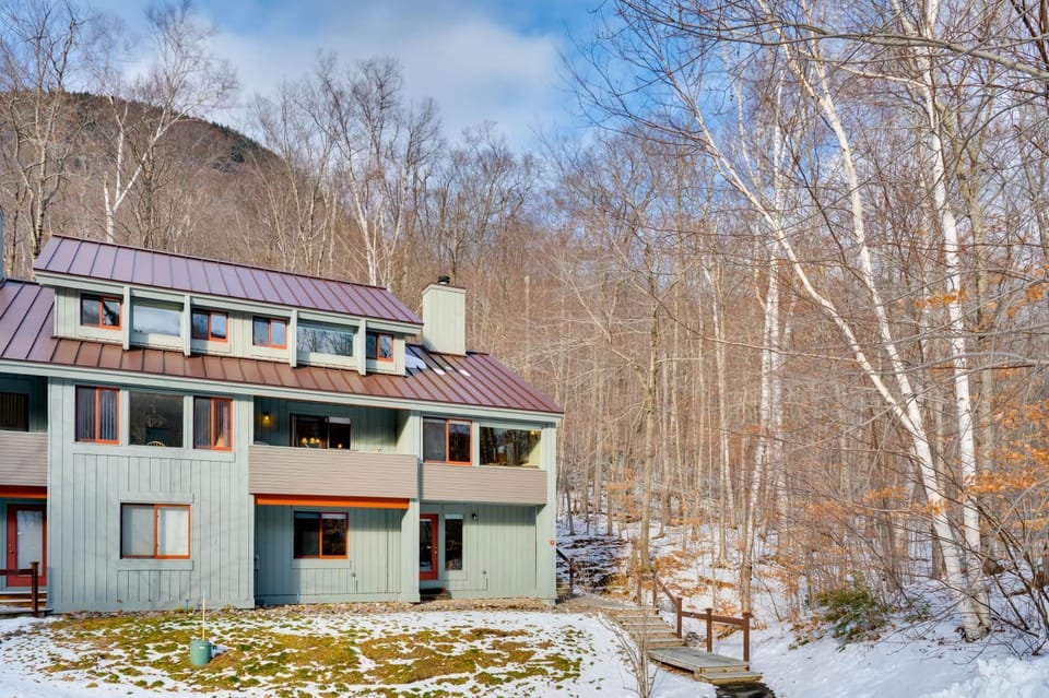 Lincoln Condo w/ Balcony & View < 2 Mi to Loon Mtn House in Lincoln