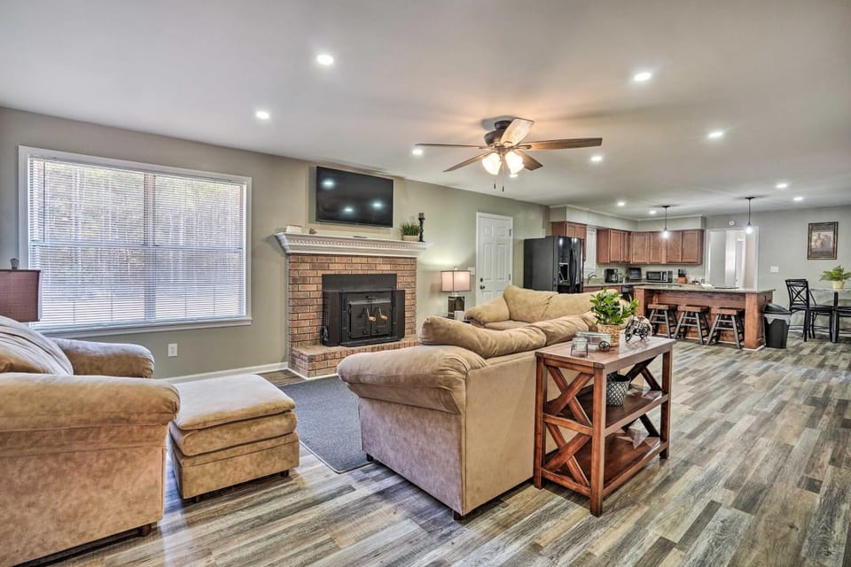 Moncks Corner Home w/ Yard Near Lake Moultrie House in South Carolina