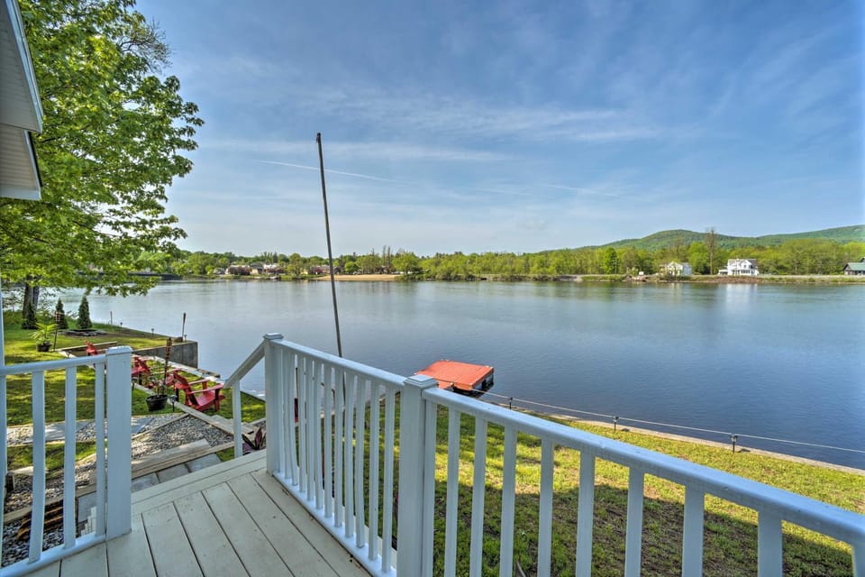 Lake Luzerne Home w/ Fire Pit on Hudson River House in Corinth