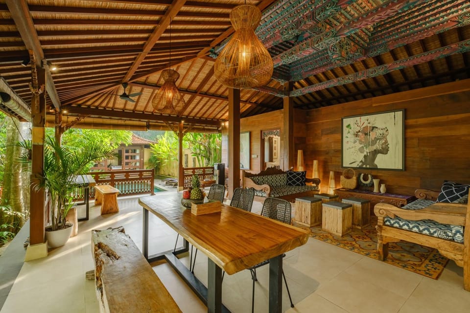 Property building, Living room, Seating area, Dining area, Swimming pool