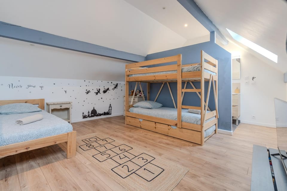 Bed, Photo of the whole room, Bedroom, bunk bed