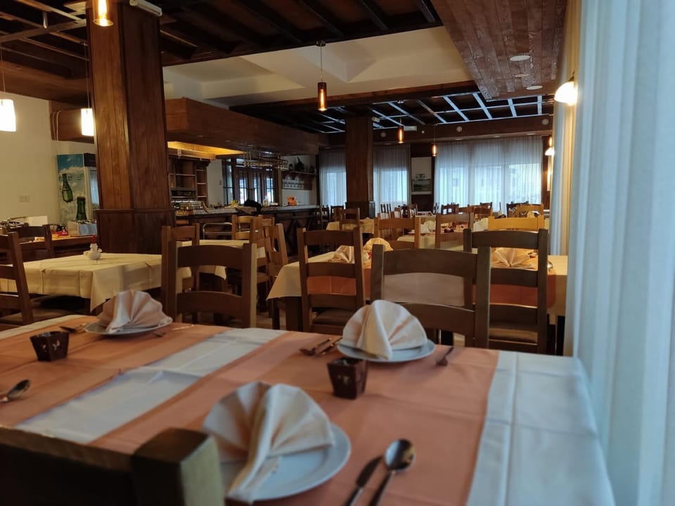 Property building, Restaurant/places to eat