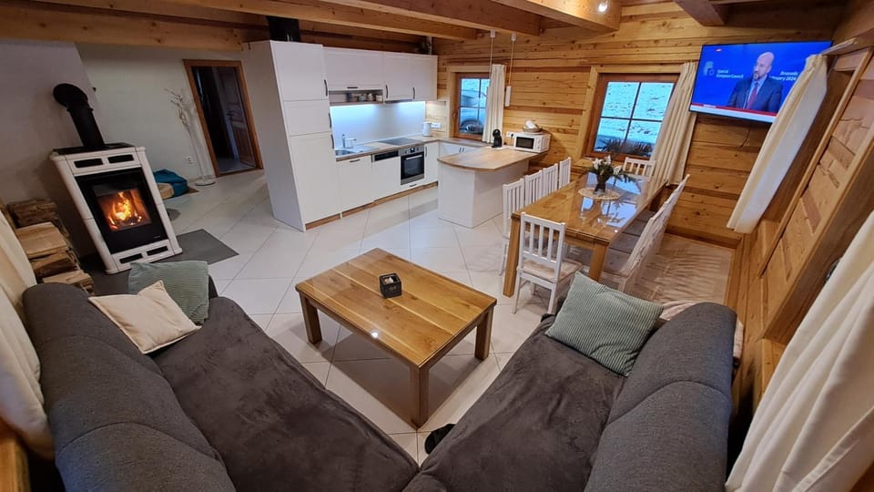 TV and multimedia, Kitchen or kitchenette, Living room, Seating area
