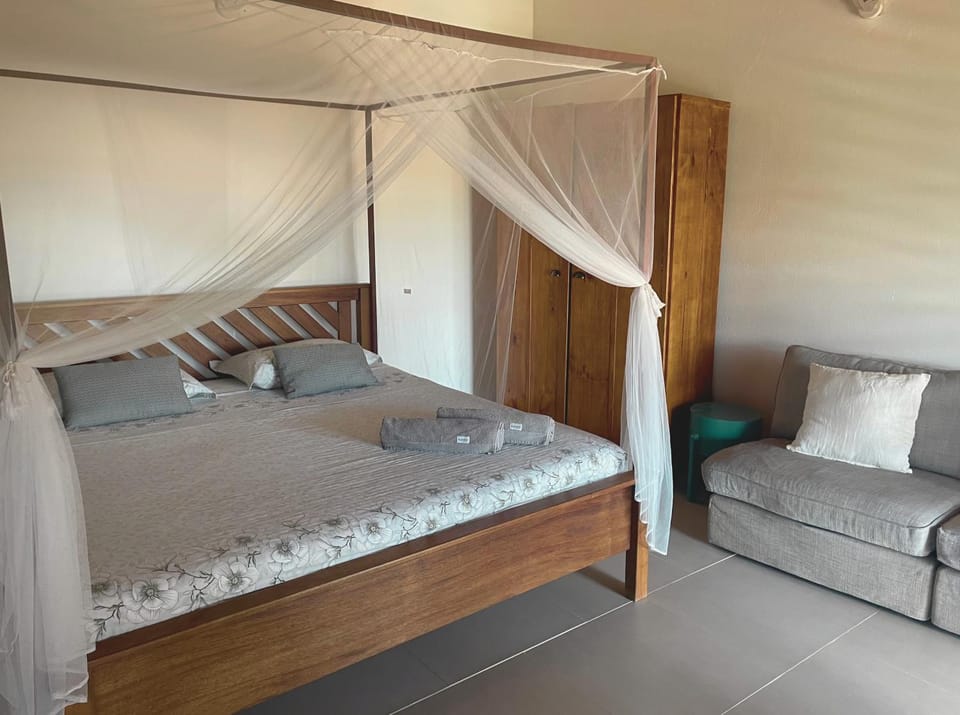Bed, Photo of the whole room, Seating area, Bedroom, wardrobe
