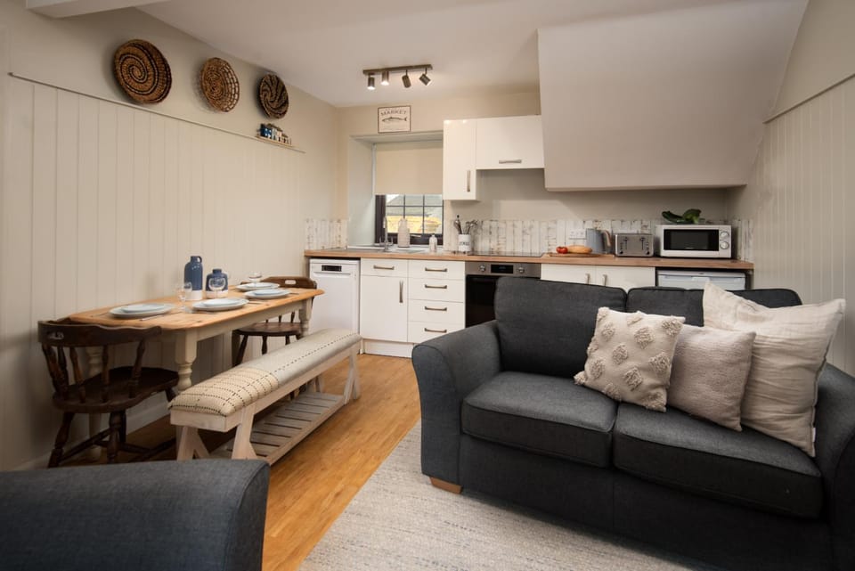 Living room, Dining area, kitchen, kitchen