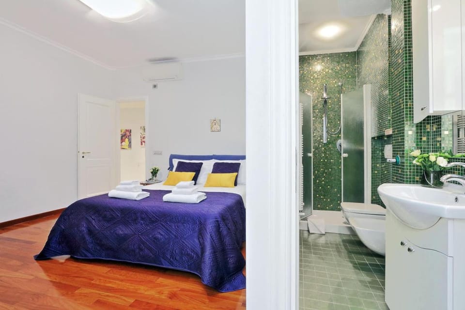 Bed, Bathroom, Photo of the whole room, Bedroom, air conditioner