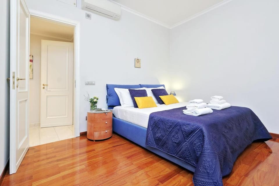 Bed, Photo of the whole room, Bedroom, air conditioner