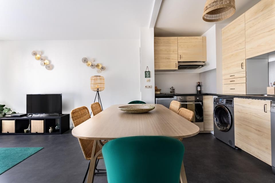 TV and multimedia, Kitchen or kitchenette, Seating area, Dining area
