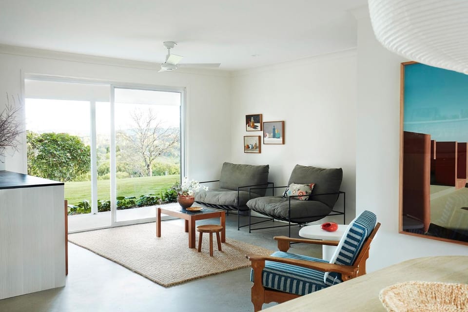 Seating area, fireplace