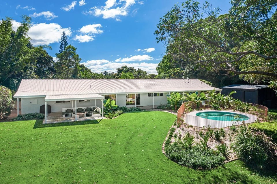 Property building, Facade/entrance, Day, Garden, Seating area, Swimming pool